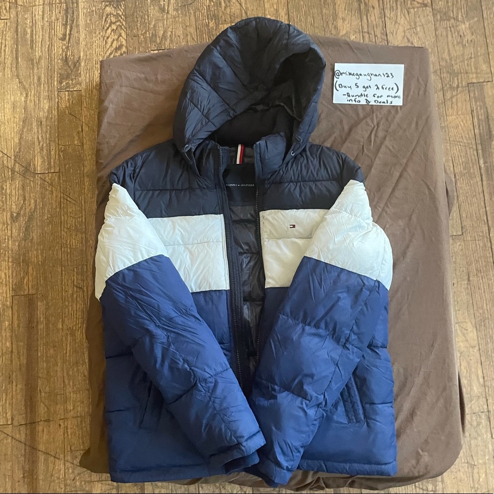 TOMMY HILFIGER JACKET SIZE MEDIUM WHITE BLACK BLUE